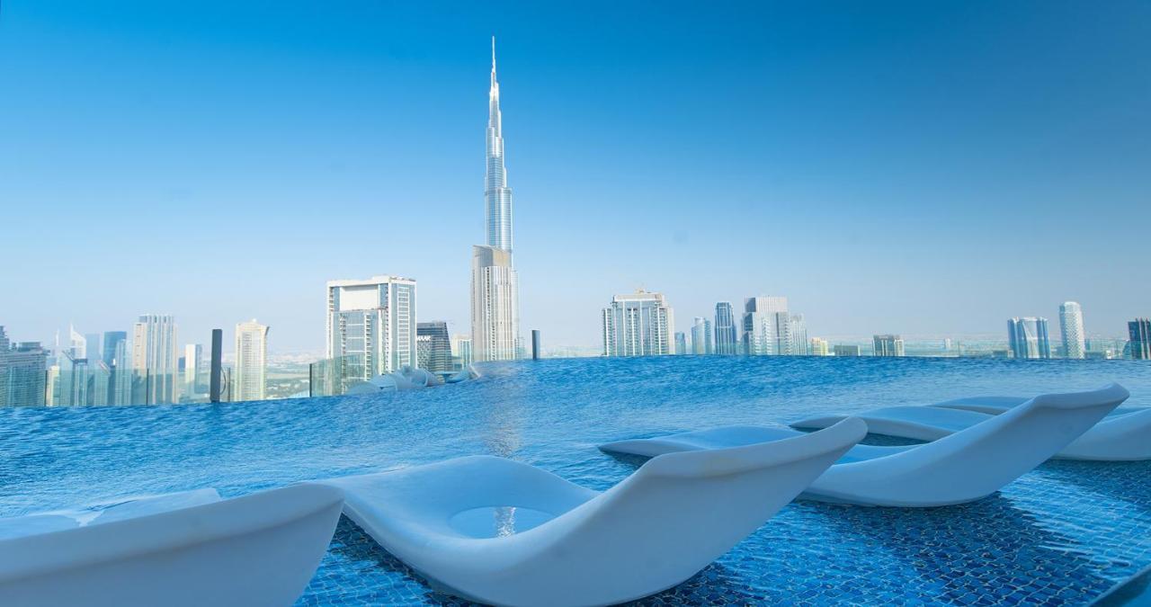 Infinity Pool & Burj Khalifa View L Luxe Paramount Дубай Екстериор снимка