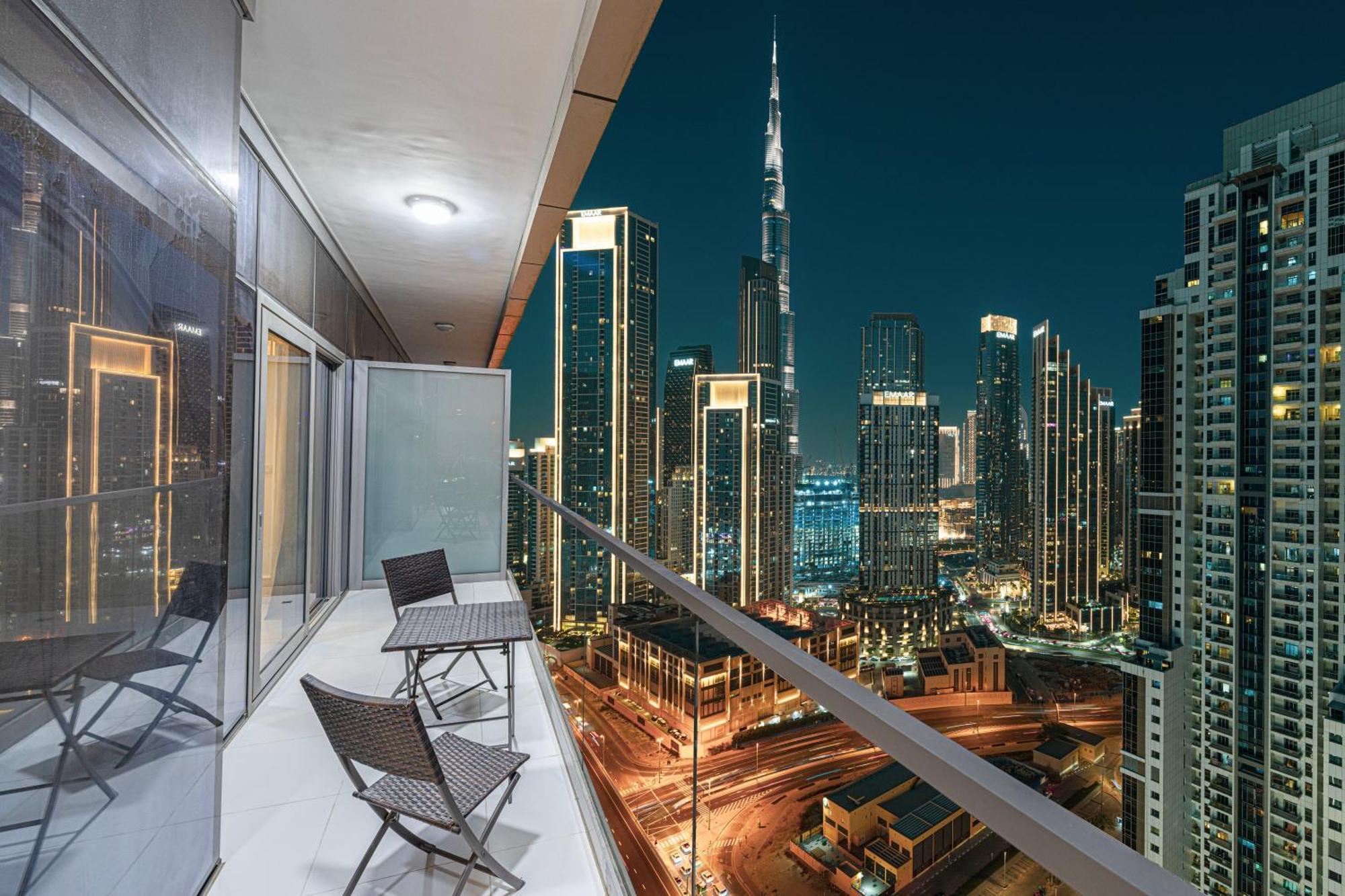 Infinity Pool & Burj Khalifa View L Luxe Paramount Дубай Екстериор снимка