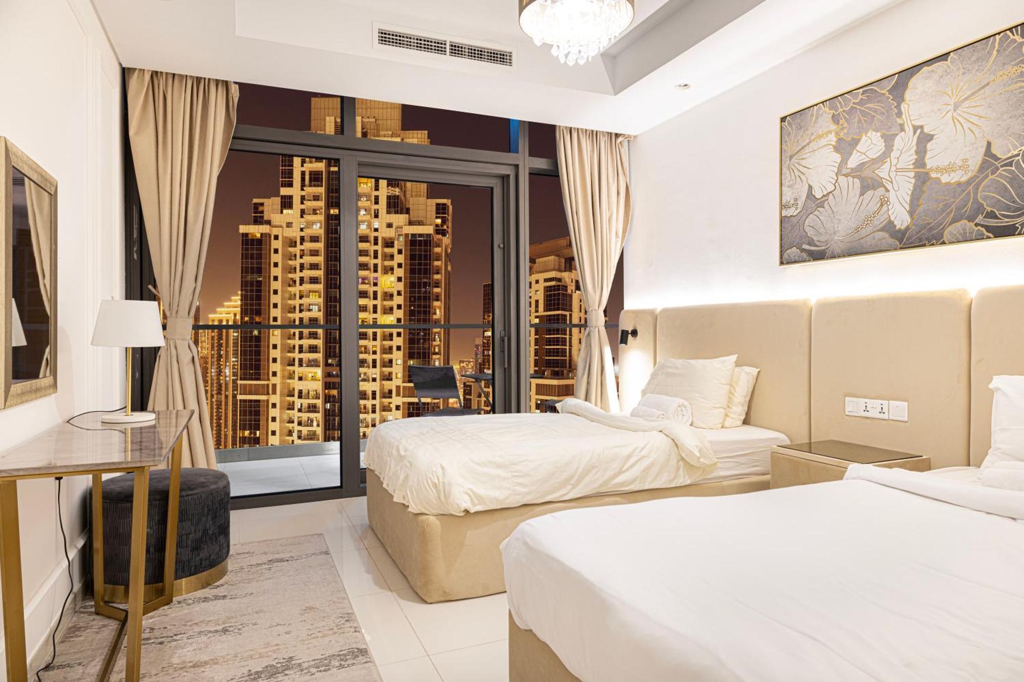 Infinity Pool & Burj Khalifa View L Luxe Paramount Дубай Екстериор снимка