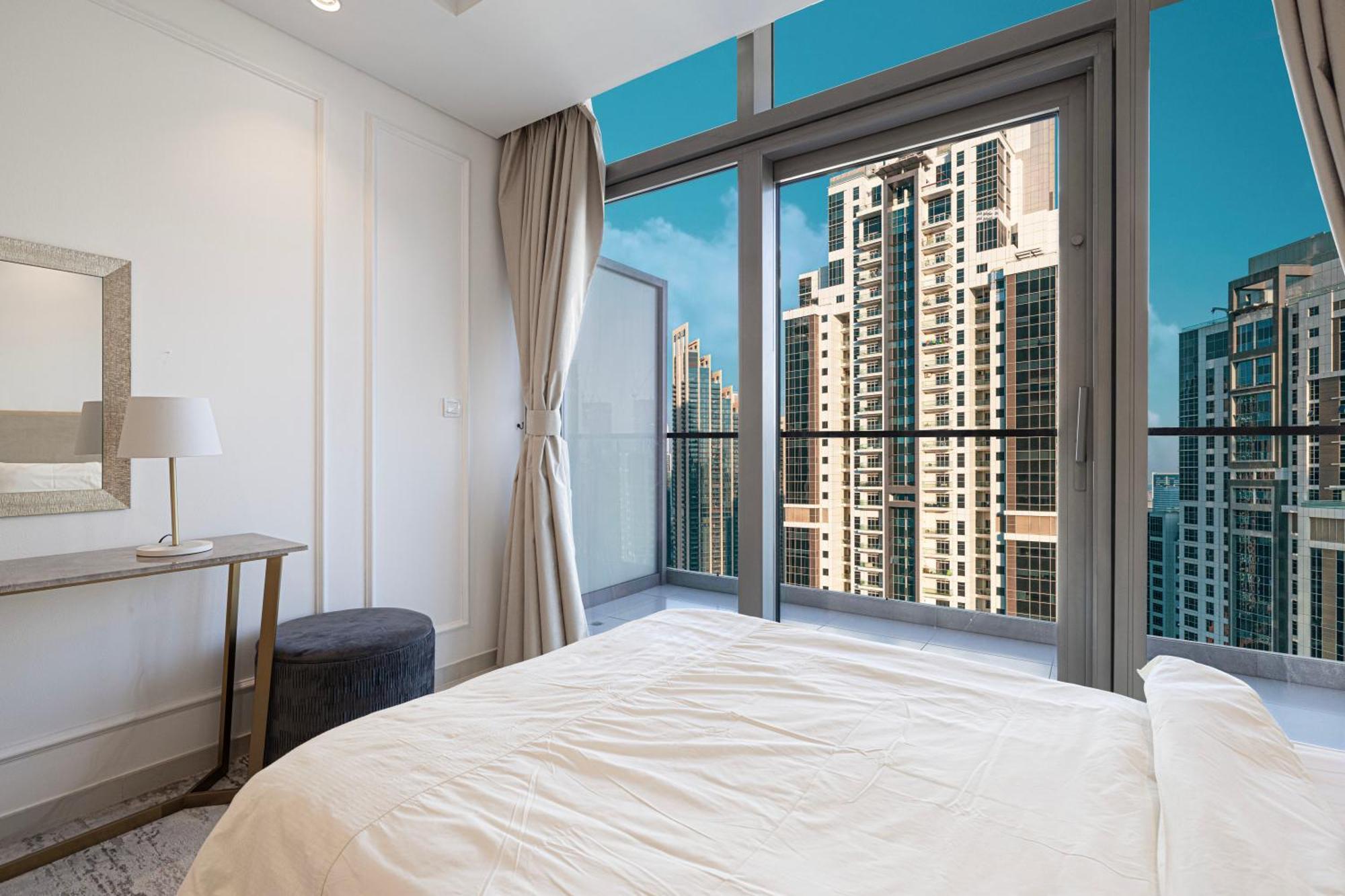 Infinity Pool & Burj Khalifa View L Luxe Paramount Дубай Екстериор снимка