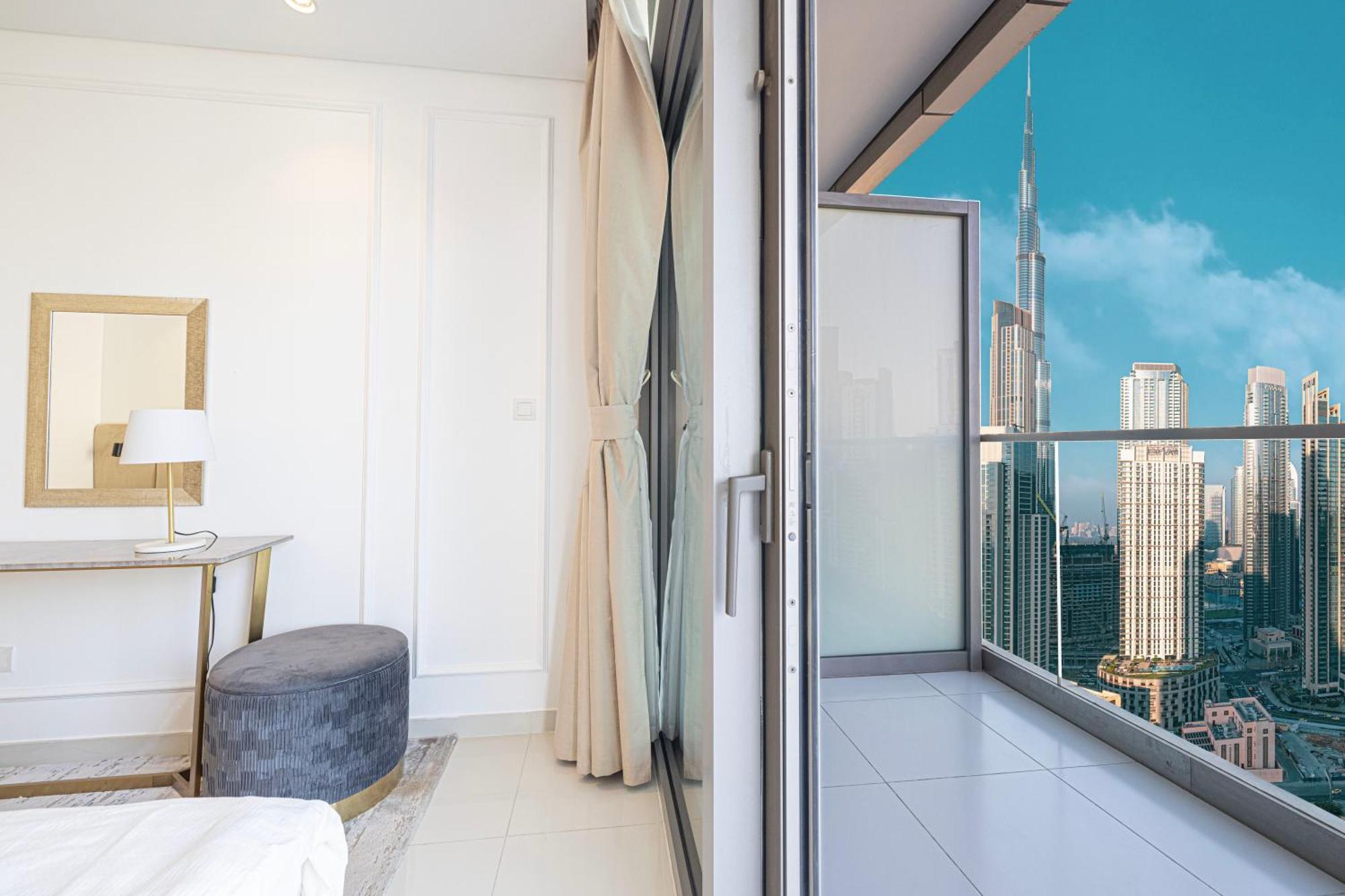 Infinity Pool & Burj Khalifa View L Luxe Paramount Дубай Екстериор снимка